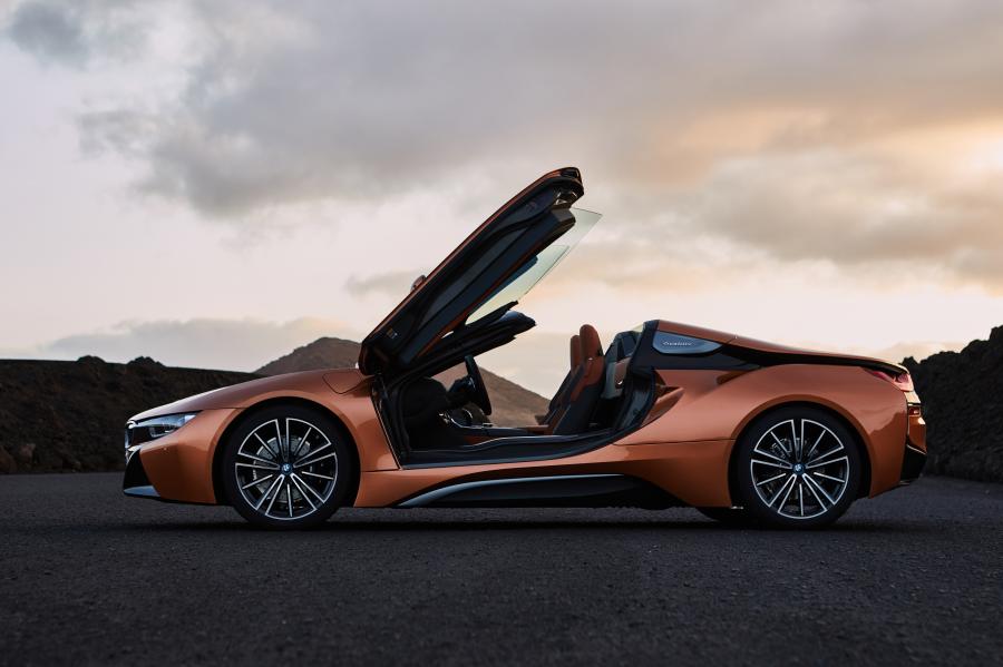  BMW i8 Roadster (I15) 2018 года  (WW) (фото 1 из 198)